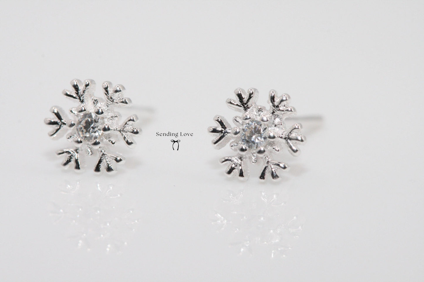 Christmas Gift snow flake earrings, snowflake earrings gift for her, cute earrings Christmas gift for her, Christmas earrings gift