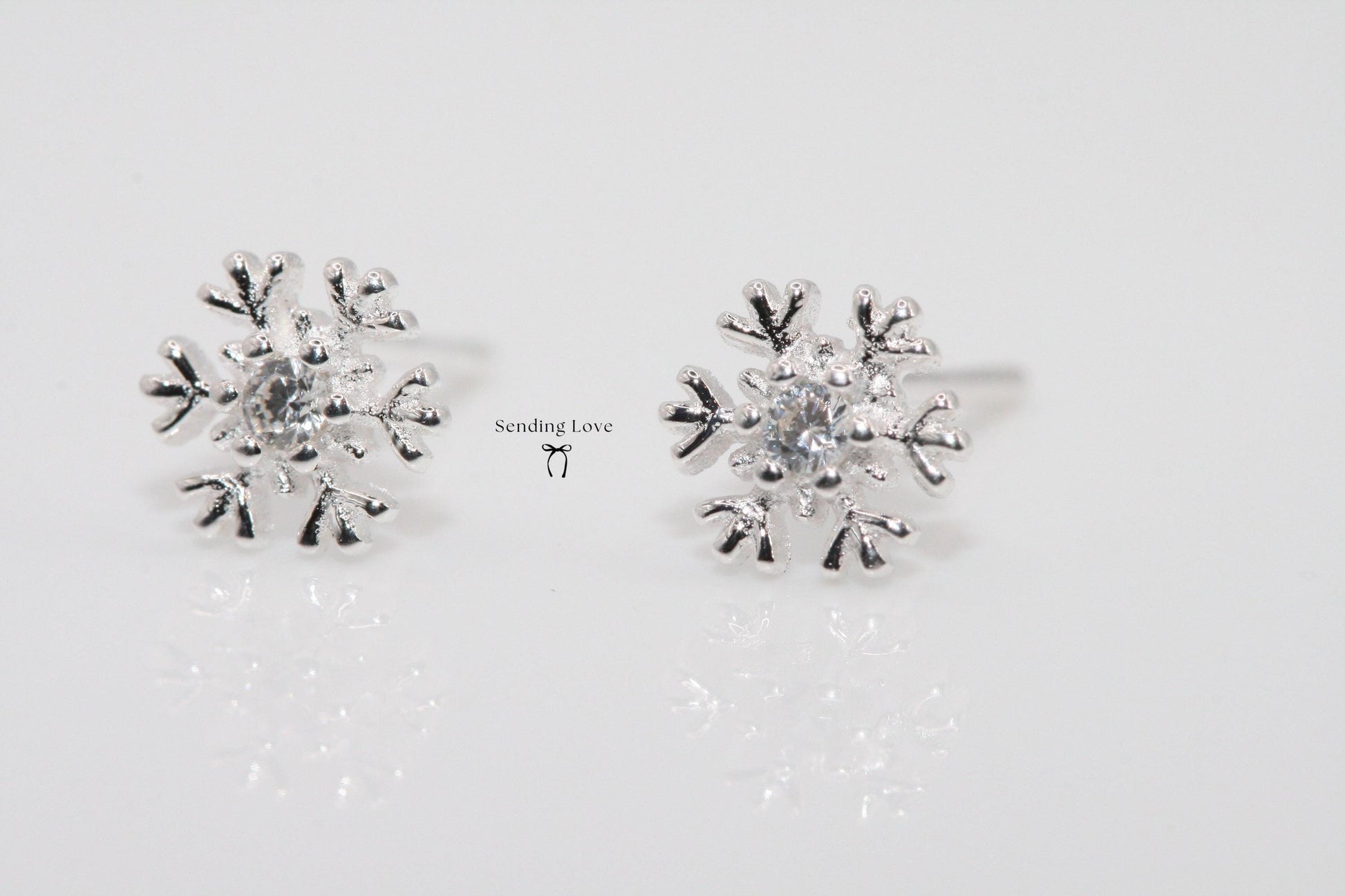 Christmas Gift snow flake earrings, snowflake earrings gift for her, cute earrings Christmas gift for her, Christmas earrings gift